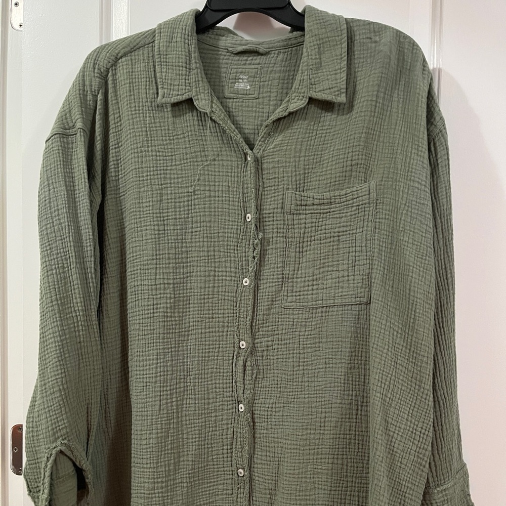 American Eagle Oversized Green Button Up